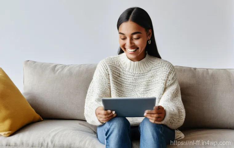 하이퍼 퍼스널라이제이션의 성공 사례 - **Prompt:** "A young woman, aged around 25, with a warm, genuine smile, sitting comfortably on a mod...